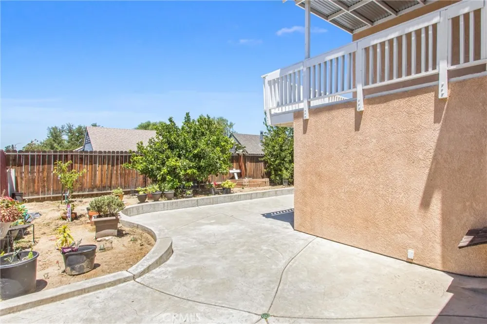 1001 Oak Glen Colton, CA 92324