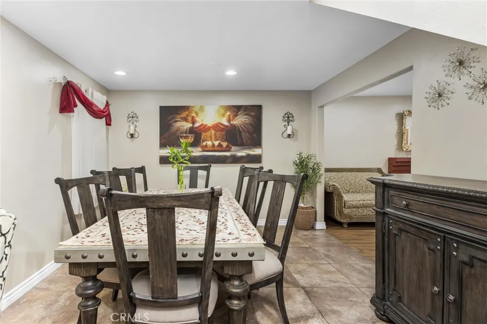 1001 Oak Glen Colton, CA 92324