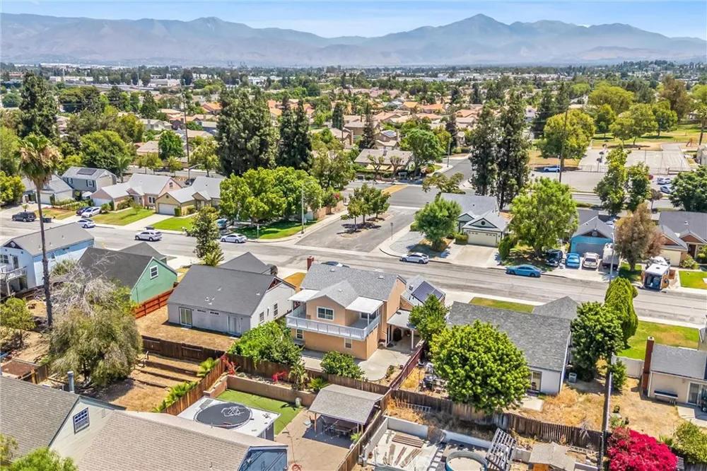 1001 Oak Glen Colton, CA 92324