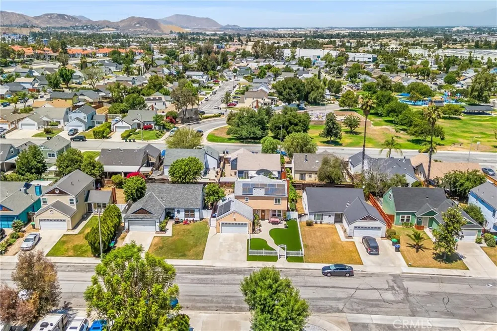 1001 Oak Glen Colton, CA 92324