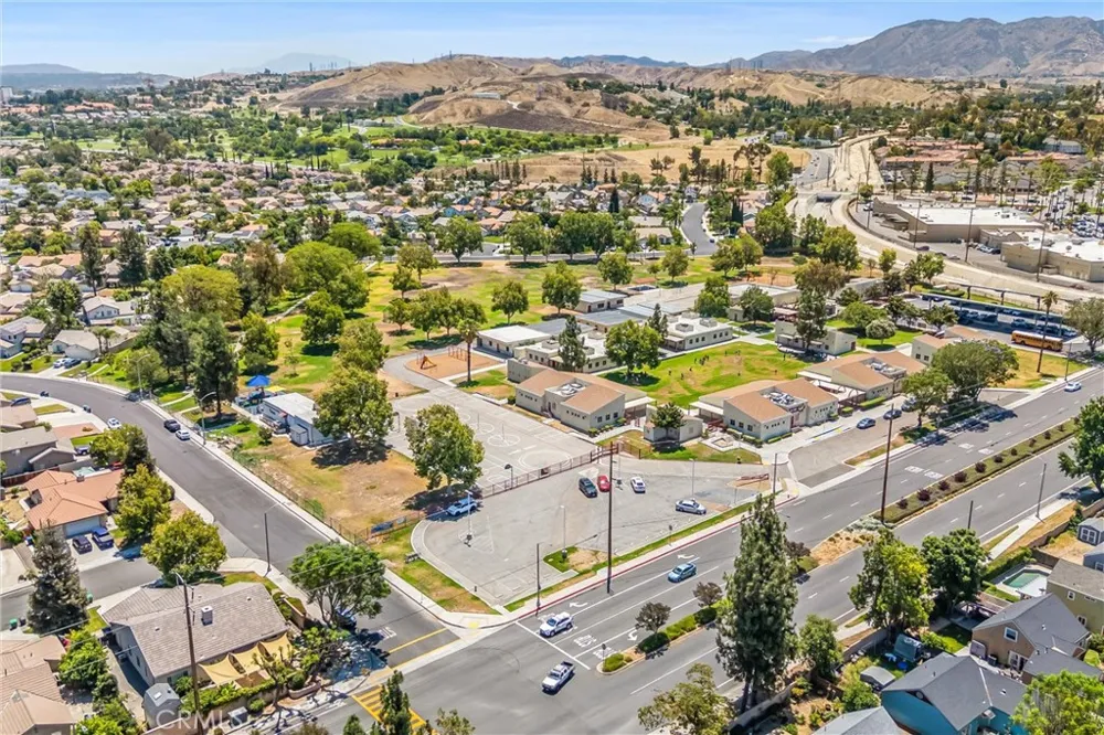 1001 Oak Glen Colton, CA 92324