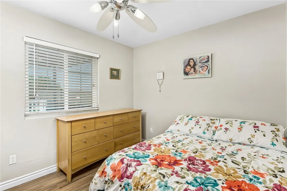 1001 Oak Glen Colton, CA 92324