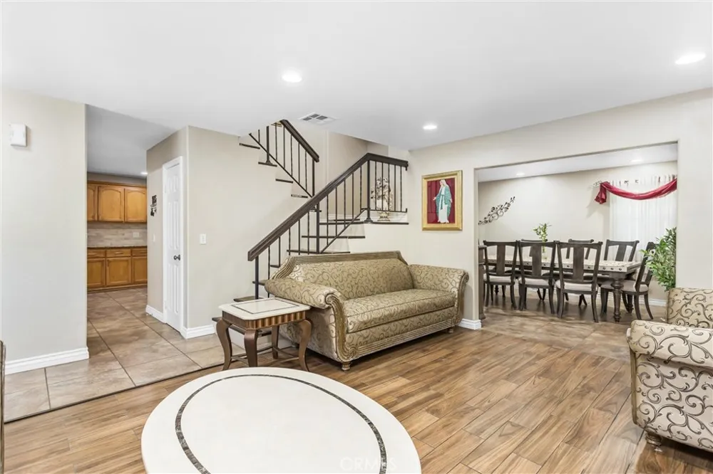 1001 Oak Glen Colton, CA 92324