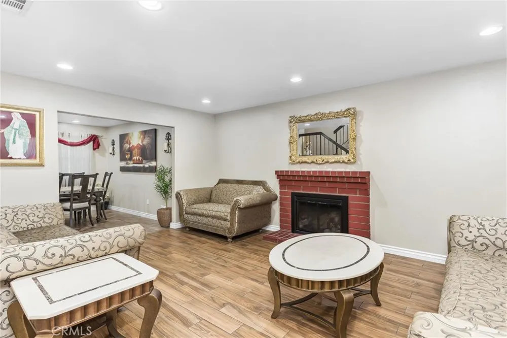 1001 Oak Glen Colton, CA 92324