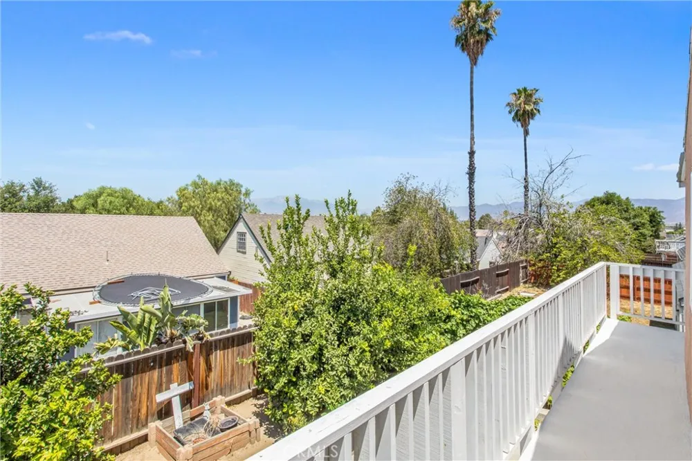 1001 Oak Glen Colton, CA 92324