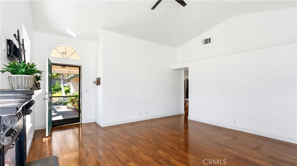 28924 Raintree Lane Saugus, CA 91390