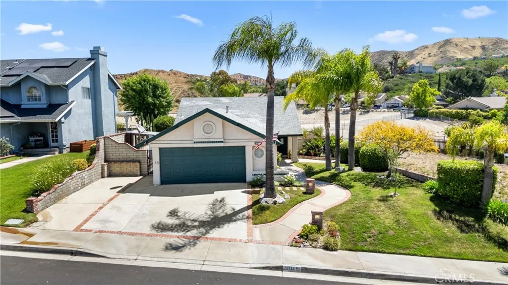 28924 Raintree Lane Saugus, CA 91390