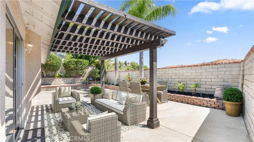 28924 Raintree Lane Saugus, CA 91390