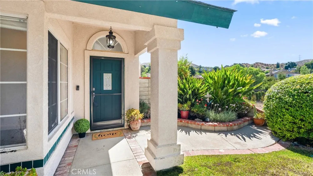 28924 Raintree Lane Saugus, CA 91390