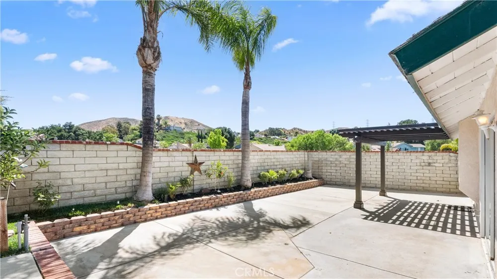 28924 Raintree Lane Saugus, CA 91390