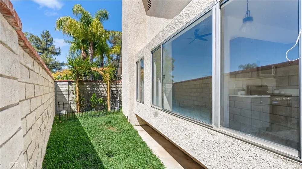 28924 Raintree Lane Saugus, CA 91390