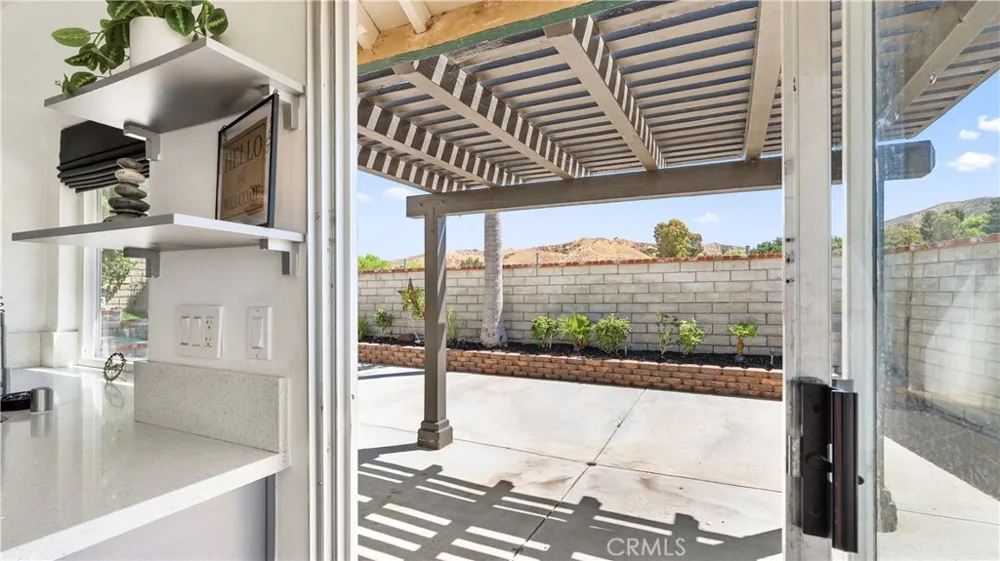 28924 Raintree Lane Saugus, CA 91390