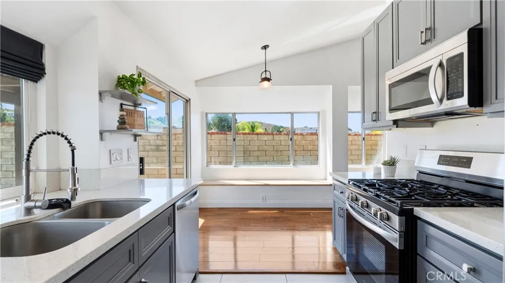 28924 Raintree Lane Saugus, CA 91390