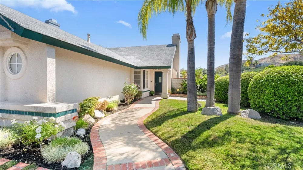 28924 Raintree Lane Saugus, CA 91390