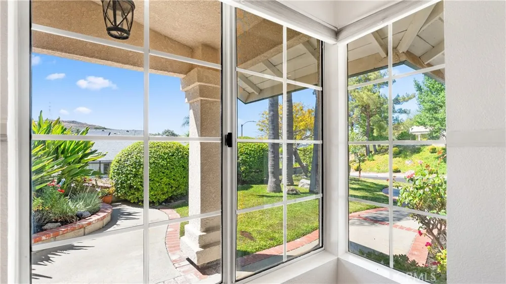 28924 Raintree Lane Saugus, CA 91390