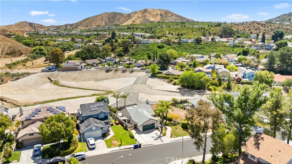 28924 Raintree Lane Saugus, CA 91390