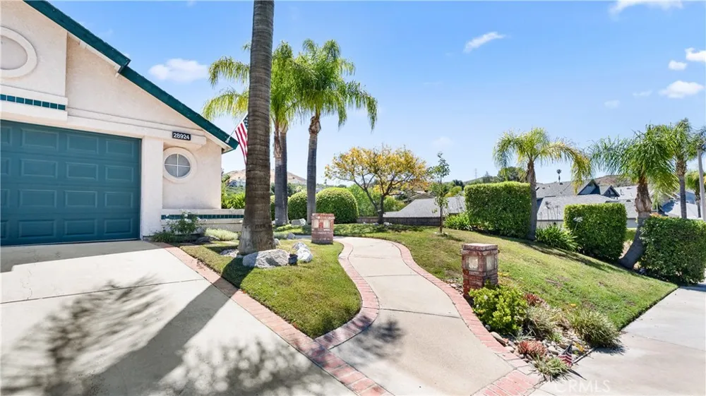 28924 Raintree Lane Saugus, CA 91390