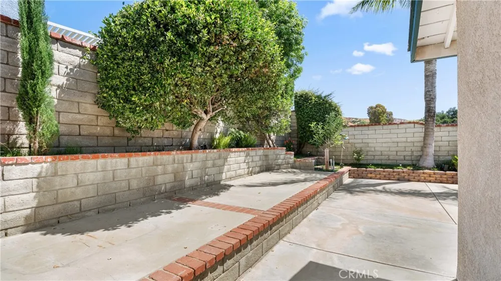 28924 Raintree Lane Saugus, CA 91390