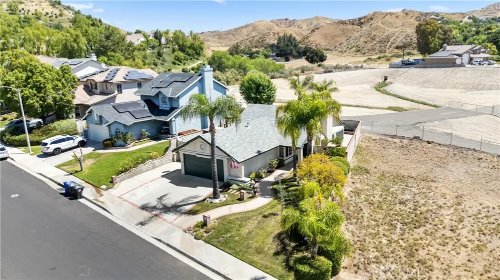 28924 Raintree Lane Saugus, CA 91390