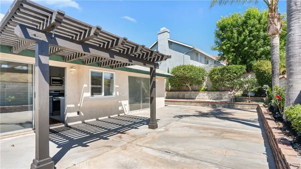 28924 Raintree Lane Saugus, CA 91390