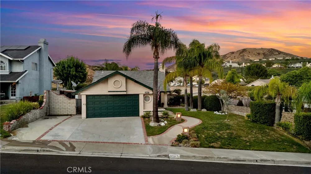 28924 Raintree Lane Saugus, CA 91390