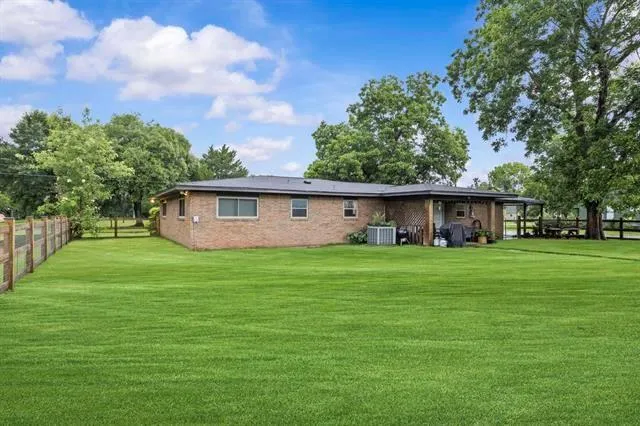 1663 4th Street Nome, TX 77629
