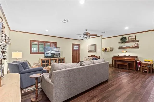 1663 4th Street Nome, TX 77629