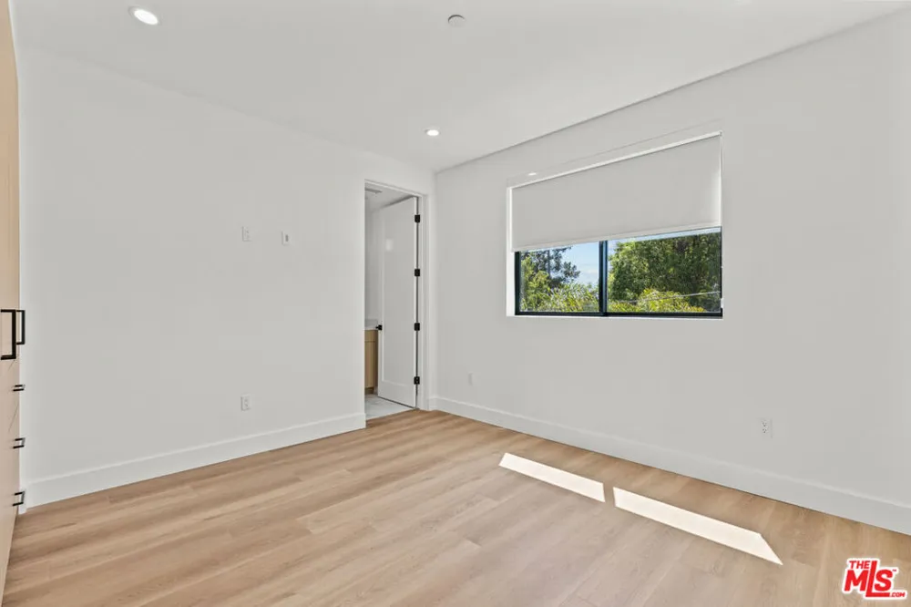 5839 Kester Avenue #2 Sherman Oaks, CA 91411