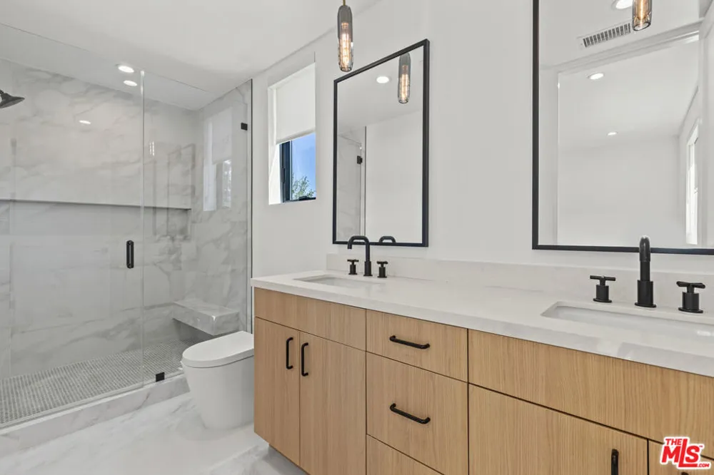 5839 Kester Avenue #2 Sherman Oaks, CA 91411
