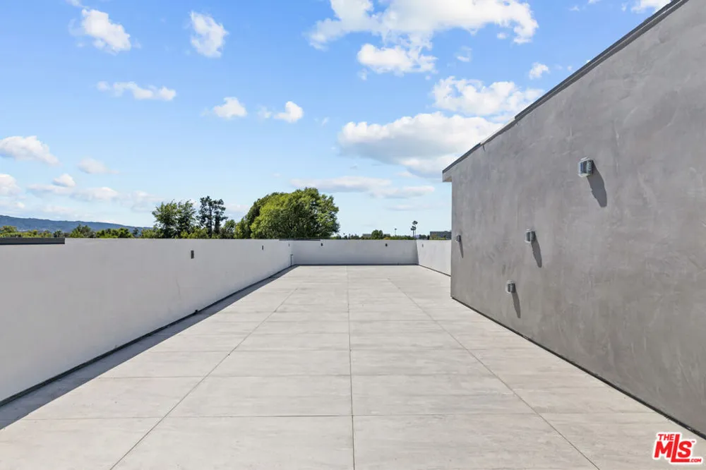 5839 Kester Avenue #2 Sherman Oaks, CA 91411