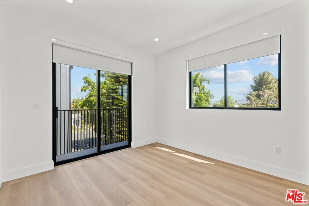 5839 Kester Avenue #2 Sherman Oaks, CA 91411