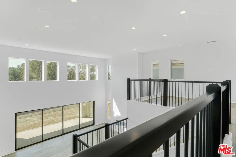 20534 Edgewood Court Chatsworth, CA 91311