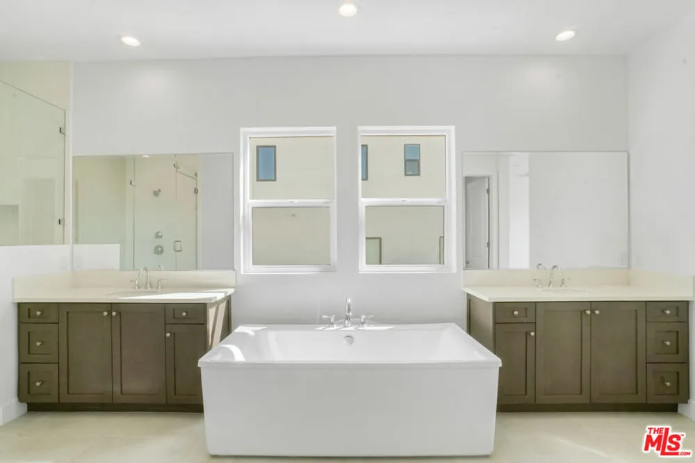20534 Edgewood Court Chatsworth, CA 91311