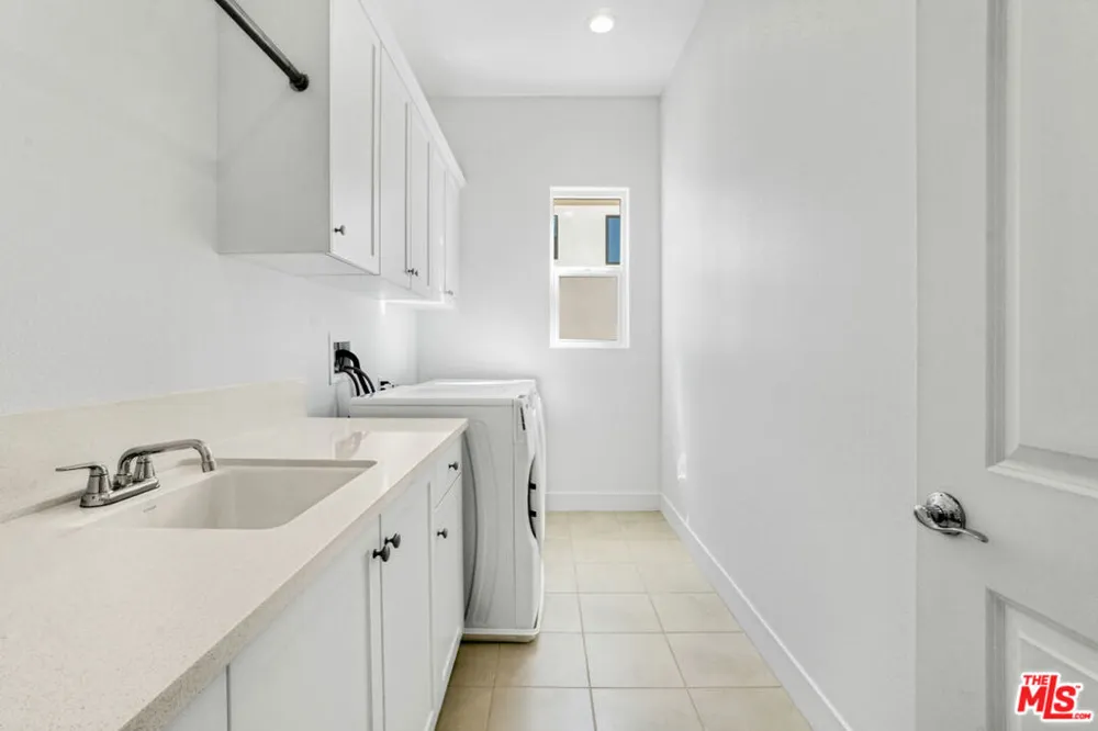 20534 Edgewood Court Chatsworth, CA 91311