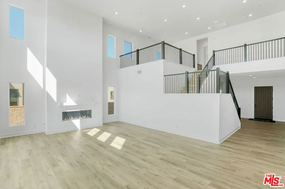 20534 Edgewood Court Chatsworth, CA 91311