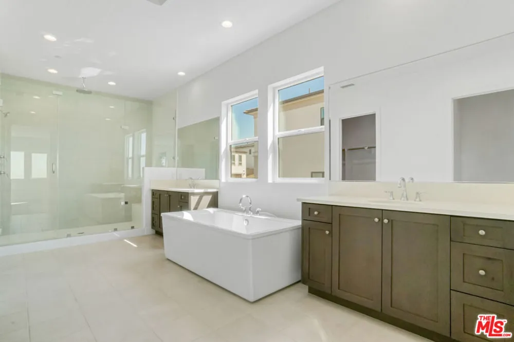 20534 Edgewood Court Chatsworth, CA 91311