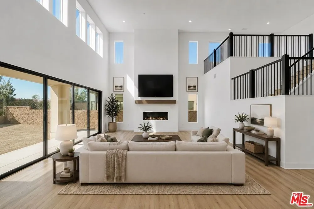 20534 Edgewood Court Chatsworth, CA 91311