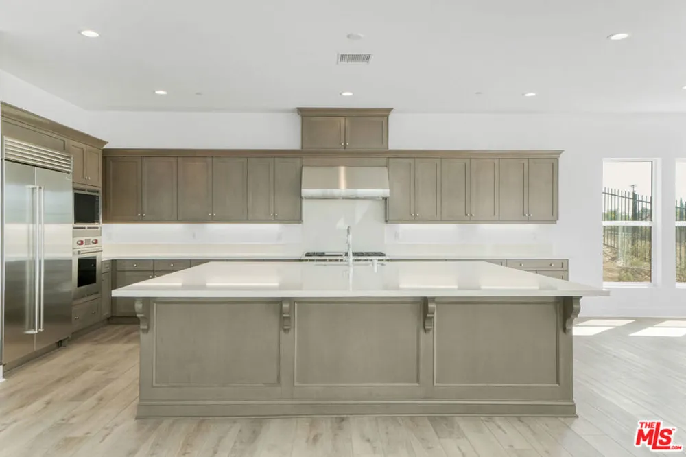 20534 Edgewood Court Chatsworth, CA 91311