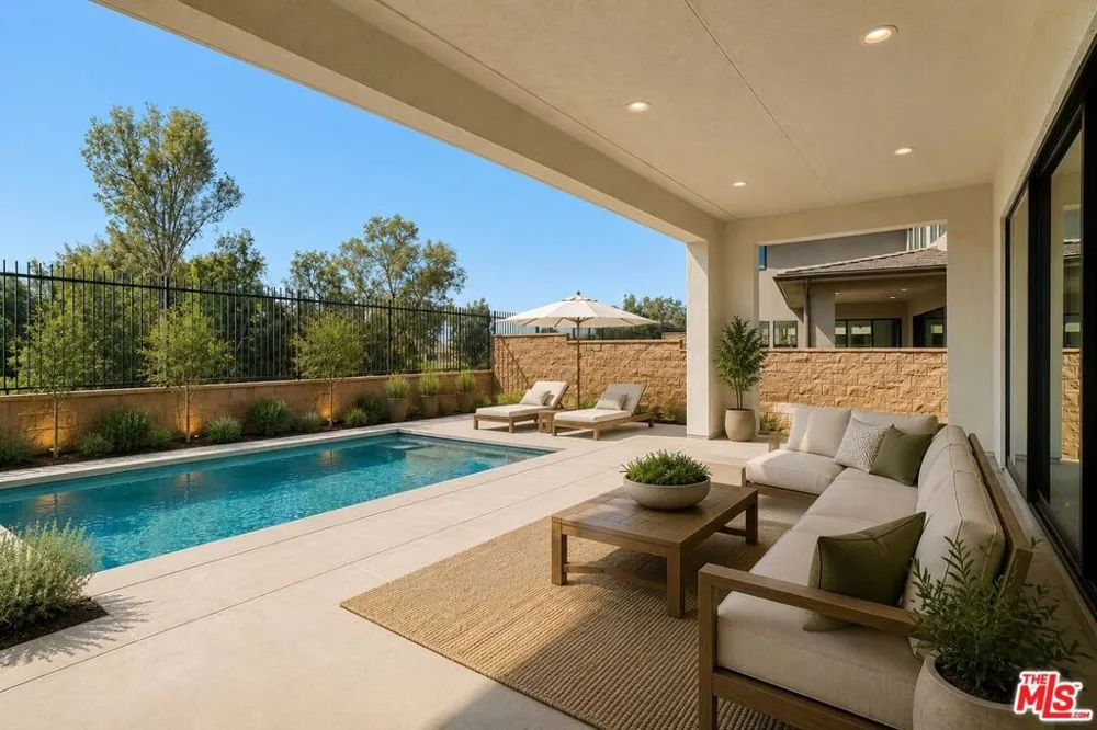 20534 Edgewood Court Chatsworth, CA 91311