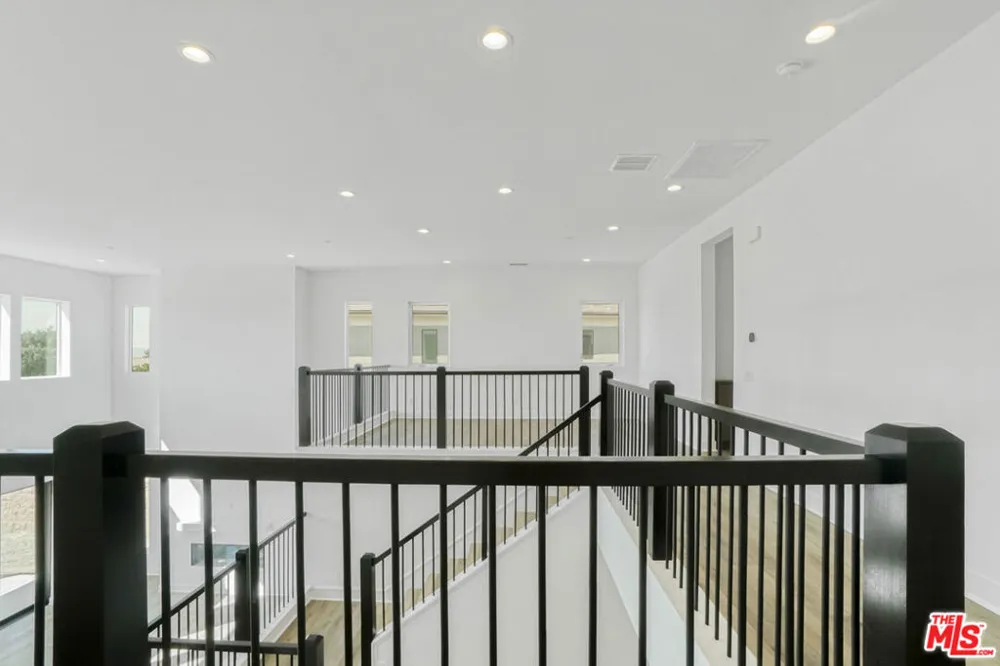 20534 Edgewood Court Chatsworth, CA 91311
