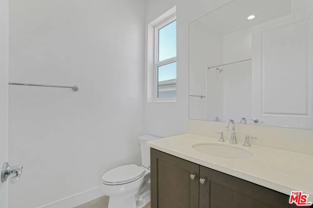 20534 Edgewood Court Chatsworth, CA 91311