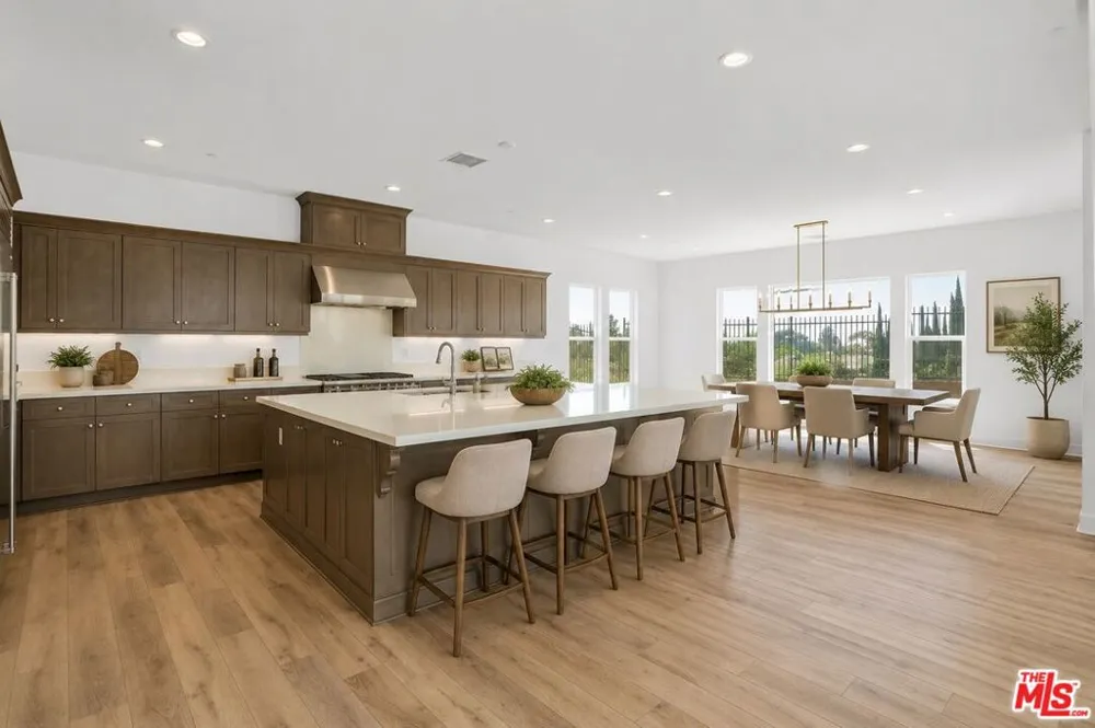 20534 Edgewood Court Chatsworth, CA 91311