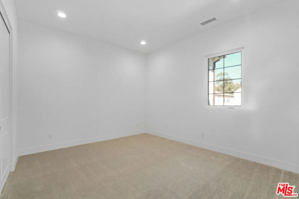 20534 Edgewood Court Chatsworth, CA 91311