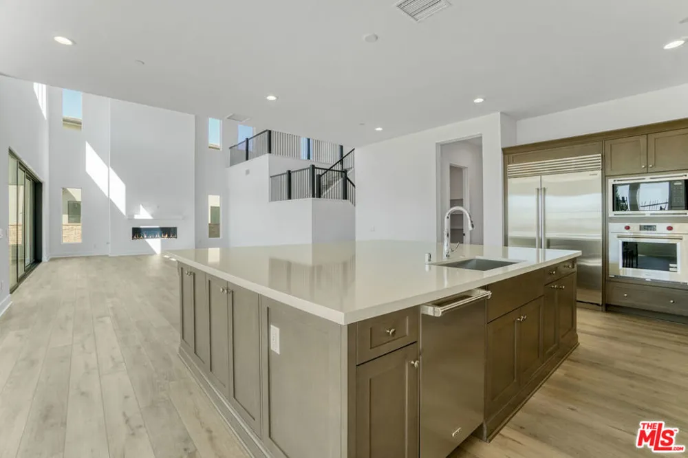 20534 Edgewood Court Chatsworth, CA 91311