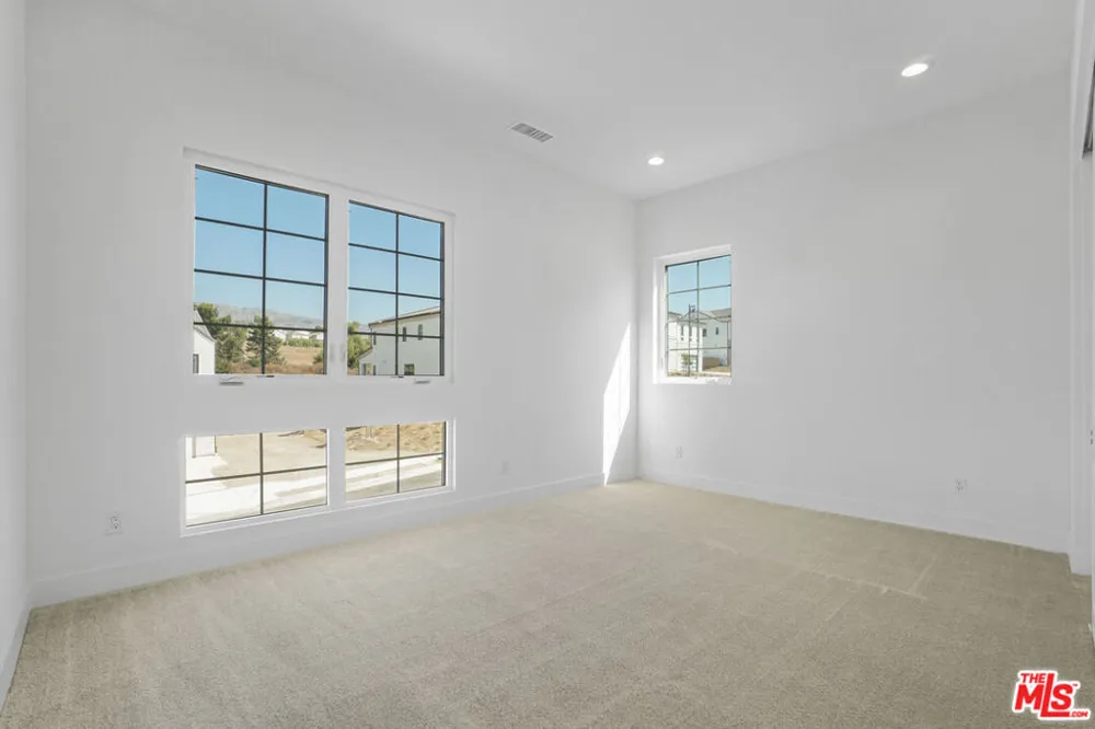 20534 Edgewood Court Chatsworth, CA 91311