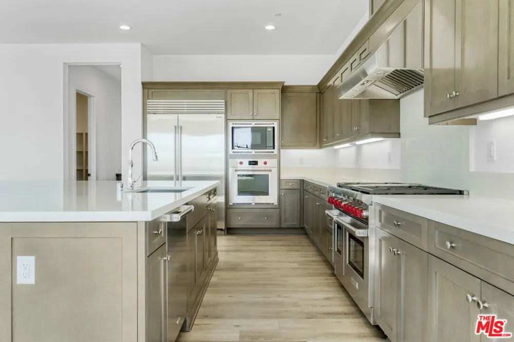 20534 Edgewood Court Chatsworth, CA 91311