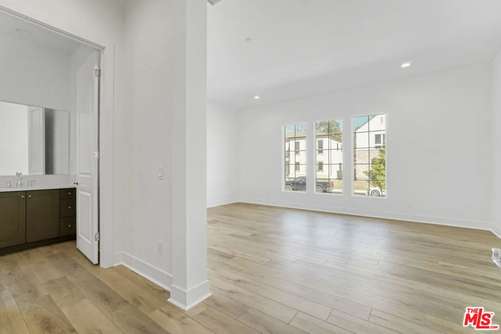 20534 Edgewood Court Chatsworth, CA 91311