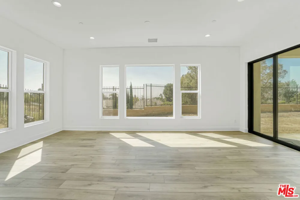20534 Edgewood Court Chatsworth, CA 91311