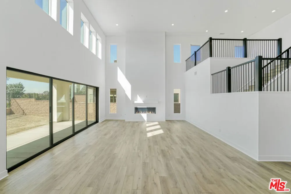 20534 Edgewood Court Chatsworth, CA 91311
