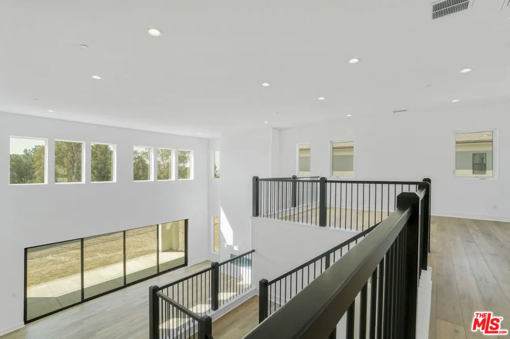 20534 Edgewood Court Chatsworth, CA 91311